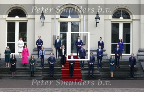 Den haag 10 januari 2022
Balkonscene nieuwe kabinet op paleis Noordeinde.
Koning Willem Alexander Mark Rutte Wopke Hoekstra Hugo de Jonge Kasja ollongren Liesje Schreinemacher Franc Weerwind Dilan Yesilgoz Hanke Bruins Robbert Dijkgraaf Dennis Wiersma Mark Harbers Micky Adriaansens Rob Jetten Henk Staghouwer Christianne v d Wal Karien v Gennip Carola Schouten Ernst Kuipers en Conny Helder .
