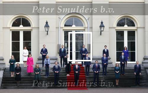 Den haag 10 januari 2022
Balkonscene nieuwe kabinet op paleis Noordeinde.
Koning Willem Alexander Mark Rutte Wopke Hoekstra Hugo de Jonge Kasja ollongren Liesje Schreinemacher Franc Weerwind Dilan Yesilgoz Hanke Bruins Robbert Dijkgraaf Dennis Wiersma Mark Harbers Micky Adriaansens Rob Jetten Henk Staghouwer Christianne v d Wal Karien v Gennip Carola Schouten Ernst Kuipers en Conny Helder .