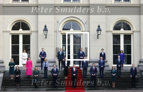Den haag 10 januari 2022
Balkonscene nieuwe kabinet op paleis Noordeinde.
Koning Willem Alexander Mark Rutte Wopke Hoekstra Hugo de Jonge Kasja ollongren Liesje Schreinemacher Franc Weerwind Dilan Yesilgoz Hanke Bruins Robbert Dijkgraaf Dennis Wiersma Mark Harbers Micky Adriaansens Rob Jetten Henk Staghouwer Christianne v d Wal Karien v Gennip Carola Schouten Ernst Kuipers en Conny Helder .