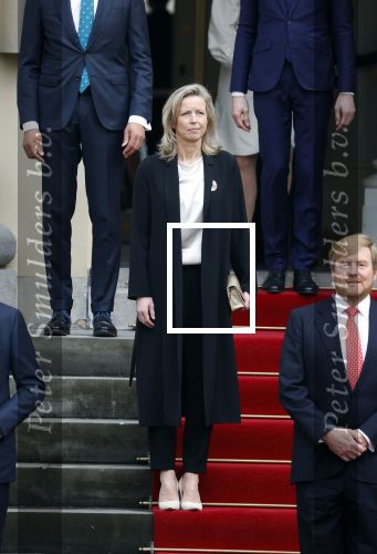 Den haag 10 januari 2022
Balkonscene nieuwe kabinet op paleis Noordeinde.
Koning Willem Alexander Mark Rutte Wopke Hoekstra Hugo de Jonge Kasja ollongren Liesje Schreinemacher Franc Weerwind Dilan Yesilgoz Hanke Bruins Robbert Dijkgraaf Dennis Wiersma Mark Harbers Micky Adriaansens Rob Jetten Henk Staghouwer Christianne v d Wal Karien v Gennip Carola Schouten Ernst Kuipers en Conny Helder .