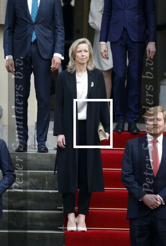 Den haag 10 januari 2022
Balkonscene nieuwe kabinet op paleis Noordeinde.
Koning Willem Alexander Mark Rutte Wopke Hoekstra Hugo de Jonge Kasja ollongren Liesje Schreinemacher Franc Weerwind Dilan Yesilgoz Hanke Bruins Robbert Dijkgraaf Dennis Wiersma Mark Harbers Micky Adriaansens Rob Jetten Henk Staghouwer Christianne v d Wal Karien v Gennip Carola Schouten Ernst Kuipers en Conny Helder .