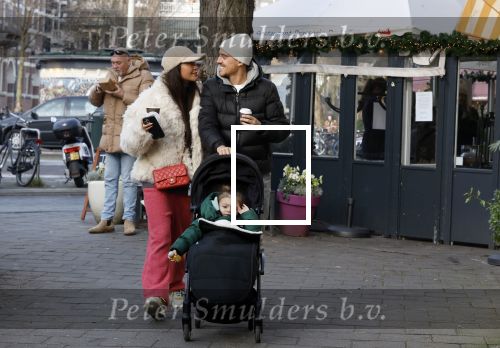 Amsterdam 22 december 2021
Lil Kleine en jaimie Vaes met hun zoon Lion op de cofnelis schuytstraat.