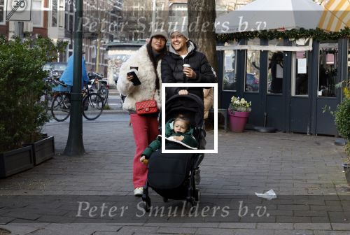 Amsterdam 22 december 2021
Lil Kleine en jaimie Vaes met hun zoon Lion op de cofnelis schuytstraat.