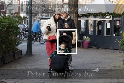 Amsterdam 22 december 2021
Lil Kleine en jaimie Vaes met hun zoon Lion op de cofnelis schuytstraat.