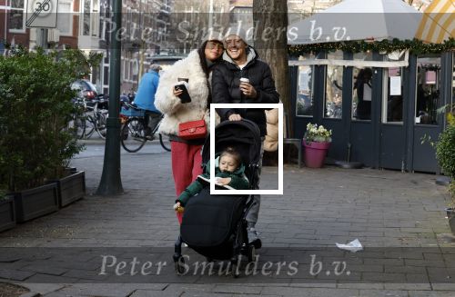 Amsterdam 22 december 2021
Lil Kleine en jaimie Vaes met hun zoon Lion op de cofnelis schuytstraat.