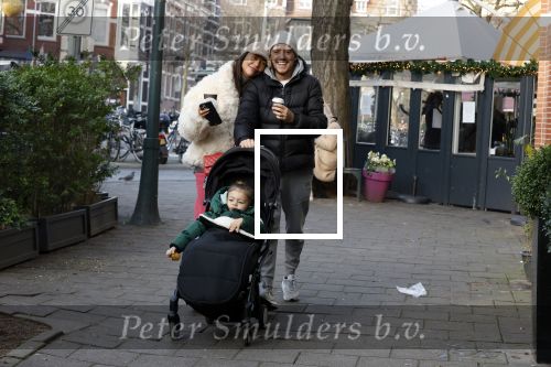 Amsterdam 22 december 2021
Lil Kleine en jaimie Vaes met hun zoon Lion op de cofnelis schuytstraat.