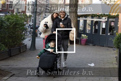 Amsterdam 22 december 2021
Lil Kleine en jaimie Vaes met hun zoon Lion op de cofnelis schuytstraat.