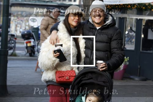 Amsterdam 22 december 2021
Lil Kleine en jaimie Vaes met hun zoon Lion op de cofnelis schuytstraat.