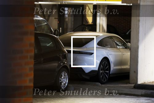 Alkmaar 18 en 19 december 2021
Het appartement van marco Borsato . Zijn porsche staat in de garage .