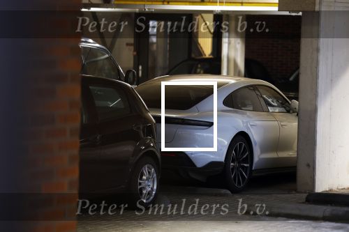 Alkmaar 18 en 19 december 2021
Het appartement van marco Borsato . Zijn porsche staat in de garage .