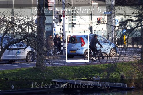 Alkmaar 21 december 2021
Marco Borsato met mondkapje op zijn van Moof fiets in Alkmaar