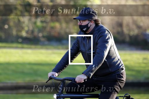 Alkmaar 21 december 2021
Marco Borsato met mondkapje op zijn van Moof fiets in Alkmaar