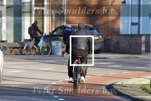 Alkmaar 21 december 2021
Marco Borsato met mondkapje op zijn van Moof fiets in Alkmaar
