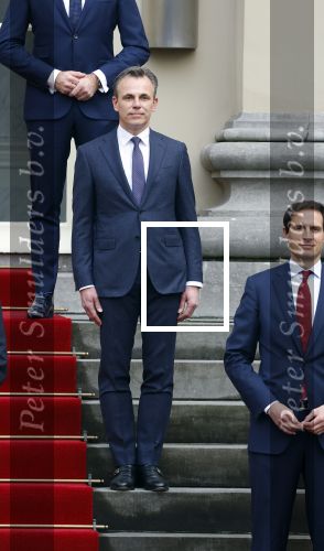 Den haag 10 januari 2022
Balkonscene nieuwe kabinet op paleis Noordeinde.
Koning Willem Alexander Mark Rutte Wopke Hoekstra Hugo de Jonge Kasja ollongren Liesje Schreinemacher Franc Weerwind Dilan Yesilgoz Hanke Bruins Robbert Dijkgraaf Dennis Wiersma Mark Harbers Micky Adriaansens Rob Jetten Henk Staghouwer Christianne v d Wal Karien v Gennip Carola Schouten Ernst Kuipers en Conny Helder .