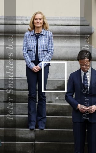 Den haag 10 januari 2022
Balkonscene nieuwe kabinet op paleis Noordeinde.
Koning Willem Alexander Mark Rutte Wopke Hoekstra Hugo de Jonge Kasja ollongren Liesje Schreinemacher Franc Weerwind Dilan Yesilgoz Hanke Bruins Robbert Dijkgraaf Dennis Wiersma Mark Harbers Micky Adriaansens Rob Jetten Henk Staghouwer Christianne v d Wal Karien v Gennip Carola Schouten Ernst Kuipers en Conny Helder .