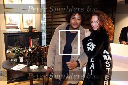 Amsterdam 4 december 2021
Opening winkel Layer in Amsterdam zuid.
Norman Ramazan met een vriendin