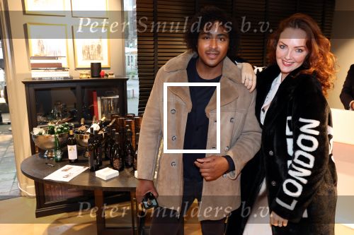 Amsterdam 4 december 2021
Opening winkel Layer in Amsterdam zuid.
Norman Ramazan met een vriendin