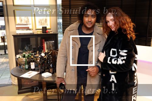 Amsterdam 4 december 2021
Opening winkel Layer in Amsterdam zuid.
Norman Ramazan met een vriendin