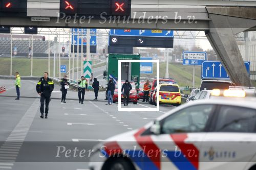 Maarssen 6 januari 2021
De A2 bij Maarssen is 2 uur afgesloten geweest na een achtervolging wat met mogelijke aanslag op John v d Heuvel te maken had.
