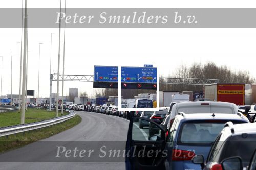 Maarssen 6 januari 2021
De A2 bij Maarssen is 2 uur afgesloten geweest na een achtervolging wat met mogelijke aanslag op John v d Heuvel te maken had.