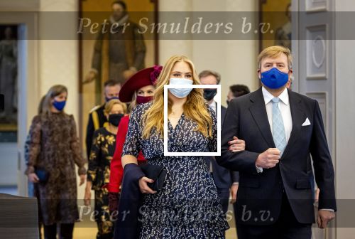 Den Haag 8 december 2021
Prinses Amalia arriveert voor de buitengewone vergadering van de Raad van State. Naast de prinses waren ook koning Willem Alexander en koningin Maxima bij de buitengewone vergadering aanwezig.
Na de vergadering ging Amalia in de tuin een boom planten.