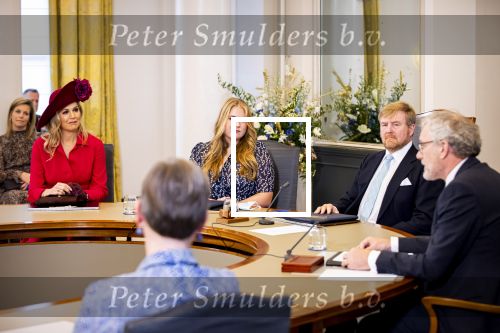 Den Haag 8 december 2021
Prinses Amalia arriveert voor de buitengewone vergadering van de Raad van State. Naast de prinses waren ook koning Willem Alexander en koningin Maxima bij de buitengewone vergadering aanwezig.
Na de vergadering ging Amalia in de tuin een boom planten.