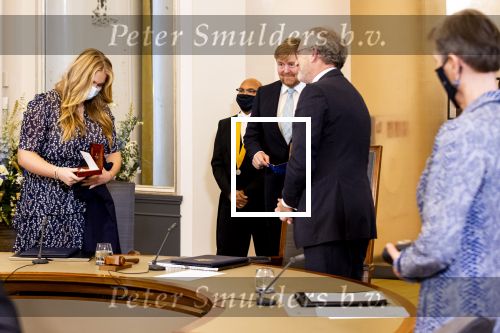 Den Haag 8 december 2021
Prinses Amalia arriveert voor de buitengewone vergadering van de Raad van State. Naast de prinses waren ook koning Willem Alexander en koningin Maxima bij de buitengewone vergadering aanwezig.
Na de vergadering ging Amalia in de tuin een boom planten.