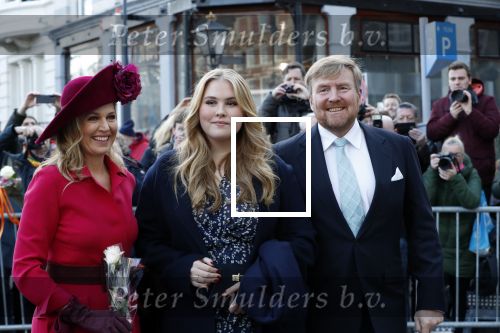 Den Haag 8 december 2021
Prinses Amalia arriveert voor de buitengewone vergadering van de Raad van State. Naast de prinses waren ook koning Willem Alexander en koningin Maxima bij de buitengewone vergadering aanwezig.
Na de vergadering ging Amalia in de tuin een boom planten.