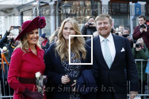 Den Haag 8 december 2021
Prinses Amalia arriveert voor de buitengewone vergadering van de Raad van State. Naast de prinses waren ook koning Willem Alexander en koningin Maxima bij de buitengewone vergadering aanwezig.
Na de vergadering ging Amalia in de tuin een boom planten.