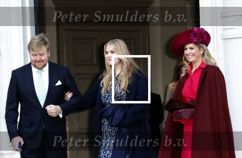 Den Haag 8 december 2021
Prinses Amalia arriveert voor de buitengewone vergadering van de Raad van State. Naast de prinses waren ook koning Willem Alexander en koningin Maxima bij de buitengewone vergadering aanwezig.
Na de vergadering ging Amalia in de tuin een boom planten.
