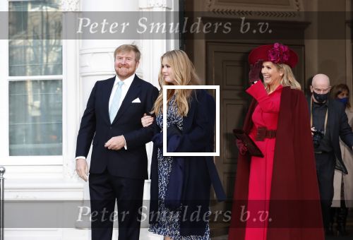 Den Haag 8 december 2021
Prinses Amalia arriveert voor de buitengewone vergadering van de Raad van State. Naast de prinses waren ook koning Willem Alexander en koningin Maxima bij de buitengewone vergadering aanwezig.
Na de vergadering ging Amalia in de tuin een boom planten.