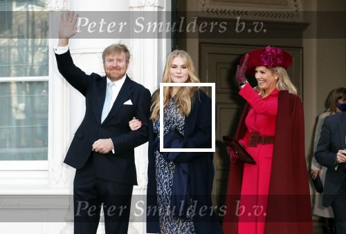 Den Haag 8 december 2021
Prinses Amalia arriveert voor de buitengewone vergadering van de Raad van State. Naast de prinses waren ook koning Willem Alexander en koningin Maxima bij de buitengewone vergadering aanwezig.
Na de vergadering ging Amalia in de tuin een boom planten.