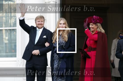 Den Haag 8 december 2021
Prinses Amalia arriveert voor de buitengewone vergadering van de Raad van State. Naast de prinses waren ook koning Willem Alexander en koningin Maxima bij de buitengewone vergadering aanwezig.
Na de vergadering ging Amalia in de tuin een boom planten.