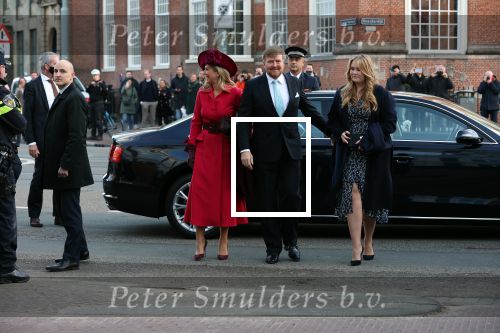 Den Haag 8 december 2021
Prinses Amalia arriveert voor de buitengewone vergadering van de Raad van State. Naast de prinses waren ook koning Willem Alexander en koningin Maxima bij de buitengewone vergadering aanwezig.
Na de vergadering ging Amalia in de tuin een boom planten.