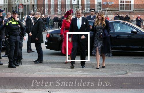 Den Haag 8 december 2021
Prinses Amalia arriveert voor de buitengewone vergadering van de Raad van State. Naast de prinses waren ook koning Willem Alexander en koningin Maxima bij de buitengewone vergadering aanwezig.
Na de vergadering ging Amalia in de tuin een boom planten.