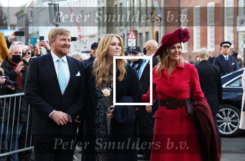 Den Haag 8 december 2021
Prinses Amalia arriveert voor de buitengewone vergadering van de Raad van State. Naast de prinses waren ook koning Willem Alexander en koningin Maxima bij de buitengewone vergadering aanwezig.
Na de vergadering ging Amalia in de tuin een boom planten.