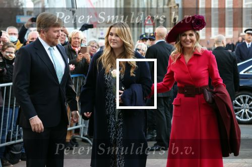 Den Haag 8 december 2021
Prinses Amalia arriveert voor de buitengewone vergadering van de Raad van State. Naast de prinses waren ook koning Willem Alexander en koningin Maxima bij de buitengewone vergadering aanwezig.
Na de vergadering ging Amalia in de tuin een boom planten.