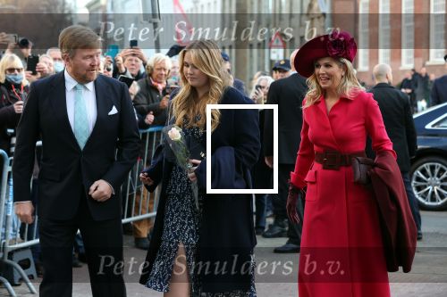 Den Haag 8 december 2021
Prinses Amalia arriveert voor de buitengewone vergadering van de Raad van State. Naast de prinses waren ook koning Willem Alexander en koningin Maxima bij de buitengewone vergadering aanwezig.
Na de vergadering ging Amalia in de tuin een boom planten.