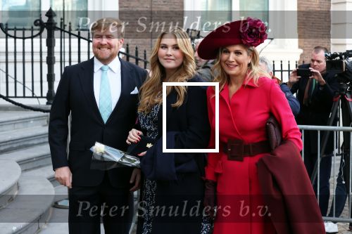 Den Haag 8 december 2021
Prinses Amalia arriveert voor de buitengewone vergadering van de Raad van State. Naast de prinses waren ook koning Willem Alexander en koningin Maxima bij de buitengewone vergadering aanwezig.
Na de vergadering ging Amalia in de tuin een boom planten.