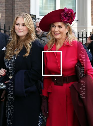 Den Haag 8 december 2021
Prinses Amalia arriveert voor de buitengewone vergadering van de Raad van State. Naast de prinses waren ook koning Willem Alexander en koningin Maxima bij de buitengewone vergadering aanwezig.
Na de vergadering ging Amalia in de tuin een boom planten.