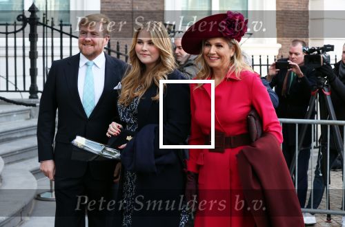 Den Haag 8 december 2021
Prinses Amalia arriveert voor de buitengewone vergadering van de Raad van State. Naast de prinses waren ook koning Willem Alexander en koningin Maxima bij de buitengewone vergadering aanwezig.
Na de vergadering ging Amalia in de tuin een boom planten.