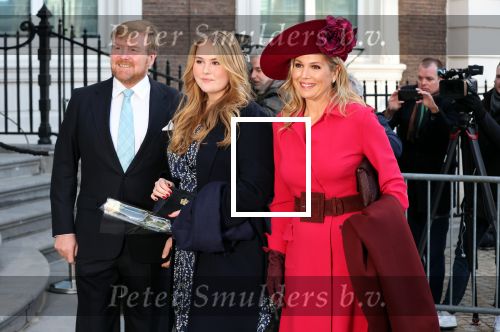 Den Haag 8 december 2021
Prinses Amalia arriveert voor de buitengewone vergadering van de Raad van State. Naast de prinses waren ook koning Willem Alexander en koningin Maxima bij de buitengewone vergadering aanwezig.
Na de vergadering ging Amalia in de tuin een boom planten.