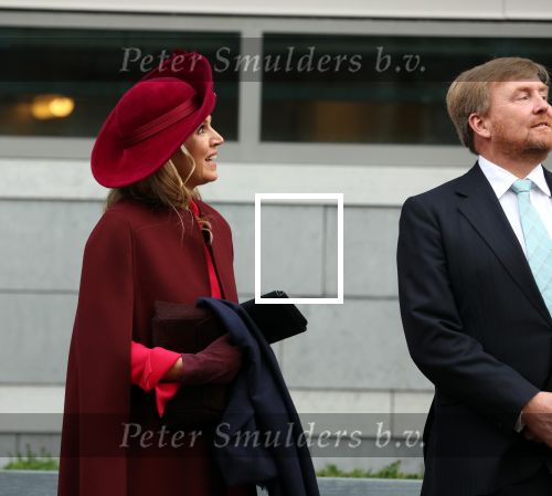 Den Haag 8 december 2021
Prinses Amalia arriveert voor de buitengewone vergadering van de Raad van State. Naast de prinses waren ook koning Willem Alexander en koningin Maxima bij de buitengewone vergadering aanwezig.
Na de vergadering ging Amalia in de tuin een boom planten.