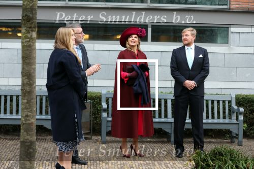 Den Haag 8 december 2021
Prinses Amalia arriveert voor de buitengewone vergadering van de Raad van State. Naast de prinses waren ook koning Willem Alexander en koningin Maxima bij de buitengewone vergadering aanwezig.
Na de vergadering ging Amalia in de tuin een boom planten.