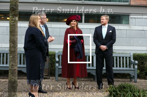 Den Haag 8 december 2021
Prinses Amalia arriveert voor de buitengewone vergadering van de Raad van State. Naast de prinses waren ook koning Willem Alexander en koningin Maxima bij de buitengewone vergadering aanwezig.
Na de vergadering ging Amalia in de tuin een boom planten.