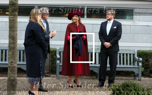 Den Haag 8 december 2021
Prinses Amalia arriveert voor de buitengewone vergadering van de Raad van State. Naast de prinses waren ook koning Willem Alexander en koningin Maxima bij de buitengewone vergadering aanwezig.
Na de vergadering ging Amalia in de tuin een boom planten.