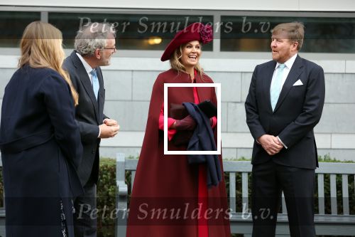 Den Haag 8 december 2021
Prinses Amalia arriveert voor de buitengewone vergadering van de Raad van State. Naast de prinses waren ook koning Willem Alexander en koningin Maxima bij de buitengewone vergadering aanwezig.
Na de vergadering ging Amalia in de tuin een boom planten.