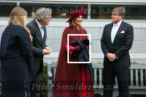 Den Haag 8 december 2021
Prinses Amalia arriveert voor de buitengewone vergadering van de Raad van State. Naast de prinses waren ook koning Willem Alexander en koningin Maxima bij de buitengewone vergadering aanwezig.
Na de vergadering ging Amalia in de tuin een boom planten.