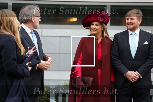 Den Haag 8 december 2021
Prinses Amalia arriveert voor de buitengewone vergadering van de Raad van State. Naast de prinses waren ook koning Willem Alexander en koningin Maxima bij de buitengewone vergadering aanwezig.
Na de vergadering ging Amalia in de tuin een boom planten.