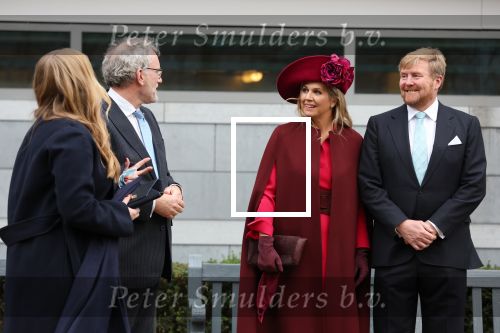 Den Haag 8 december 2021
Prinses Amalia arriveert voor de buitengewone vergadering van de Raad van State. Naast de prinses waren ook koning Willem Alexander en koningin Maxima bij de buitengewone vergadering aanwezig.
Na de vergadering ging Amalia in de tuin een boom planten.